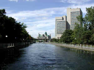 OttawaRideauCanal.JPG (84084 bytes)