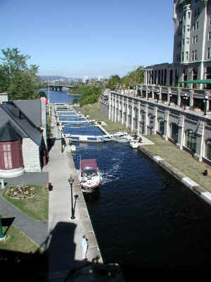 OttawaRideauLocks.JPG (81319 bytes)