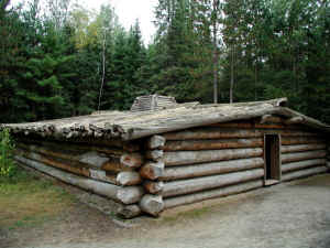 WoodenCabin.JPG (113377 bytes)