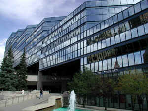 CalgaryCityHall.JPG (99185 bytes)