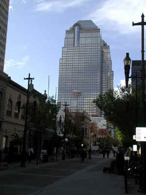 CalgarySkyscraper.JPG (68107 bytes)