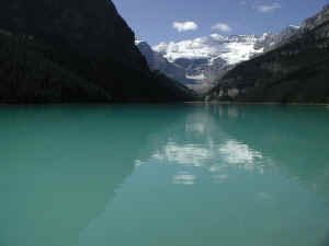 LakeLouise2.JPG (41308 bytes)