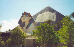 Piramide en Sfinx van Hotel Luxor