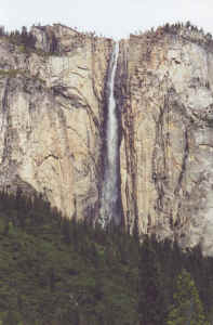 En van de vele watervallen in Yosemite