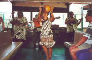 Hawaiiaanse muziek en Hula-dans onderweg